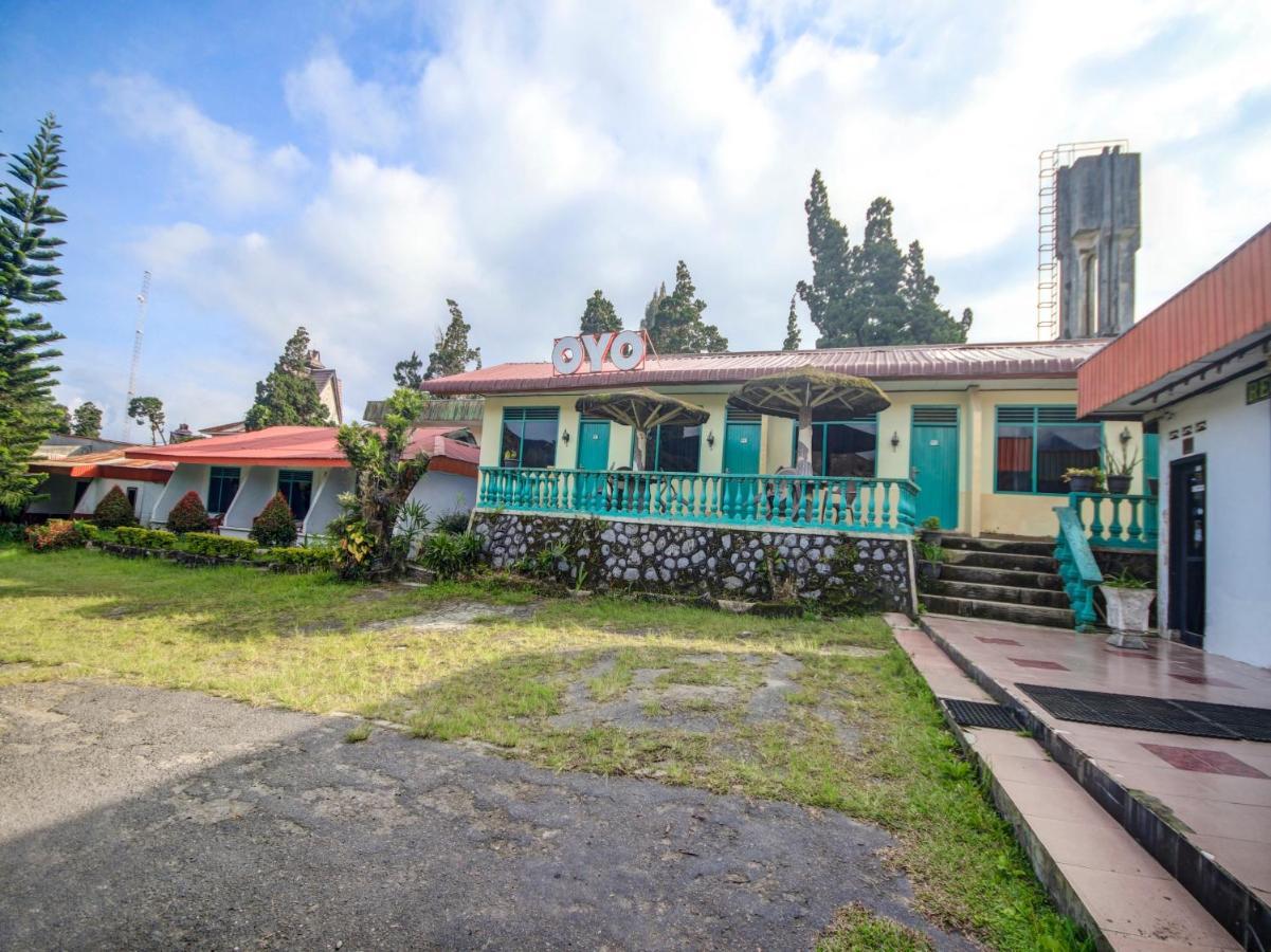 Oyo 2322 Dien Karona Hotel Берастаги Екстериор снимка