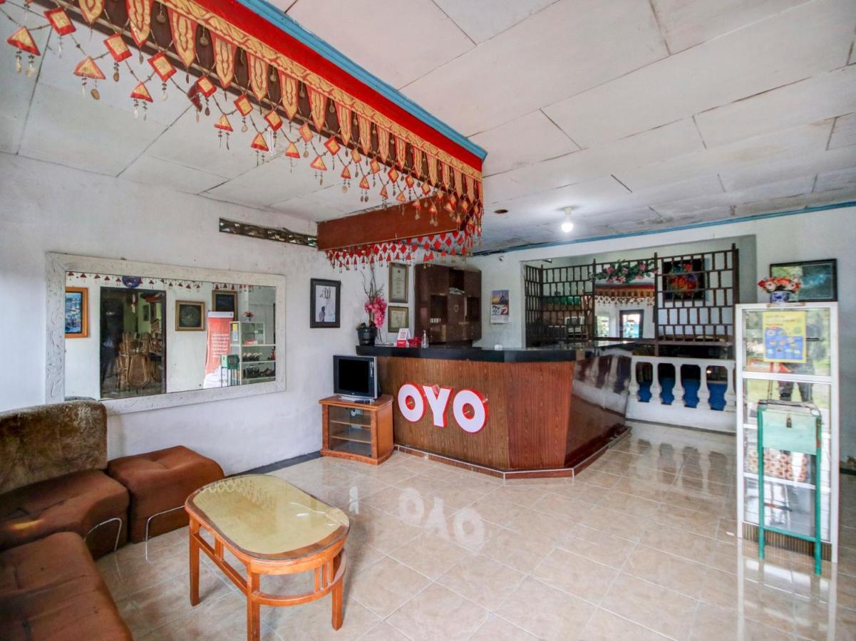 Oyo 2322 Dien Karona Hotel Берастаги Екстериор снимка