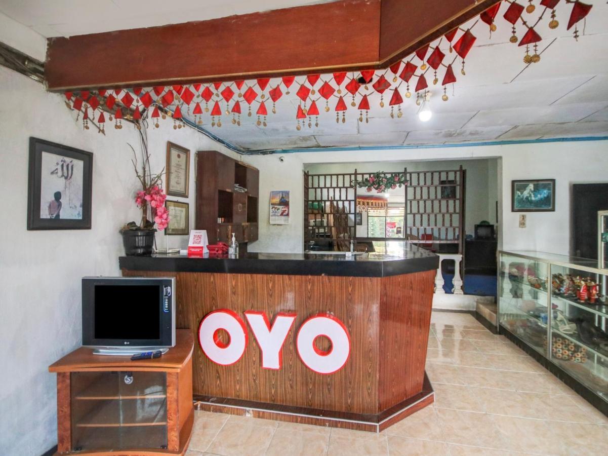 Oyo 2322 Dien Karona Hotel Берастаги Екстериор снимка