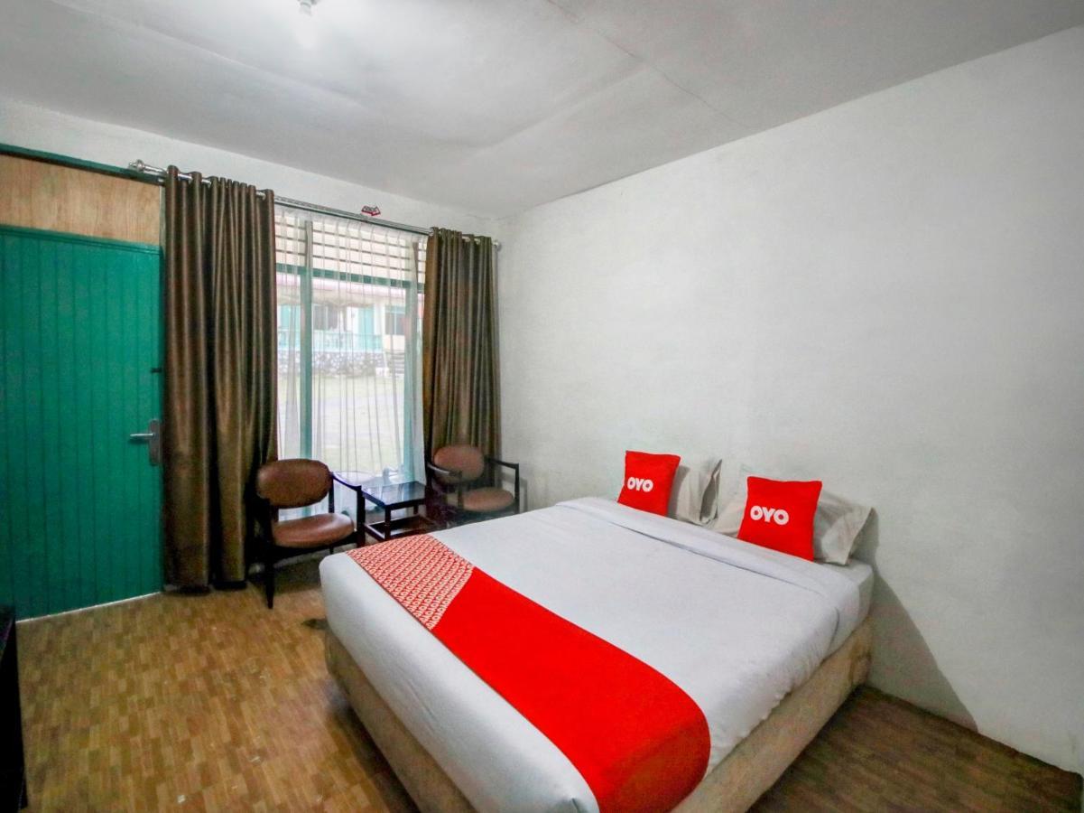 Oyo 2322 Dien Karona Hotel Берастаги Екстериор снимка