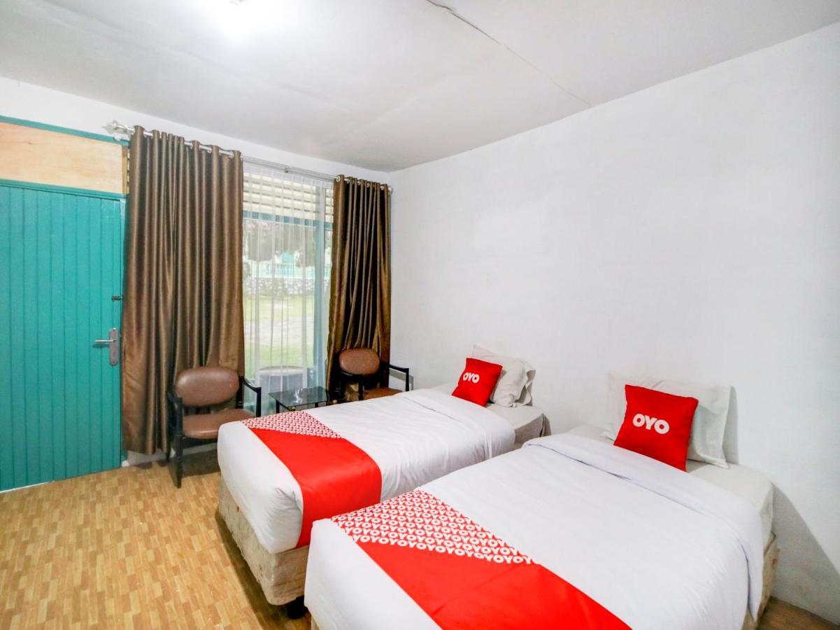 Oyo 2322 Dien Karona Hotel Берастаги Екстериор снимка