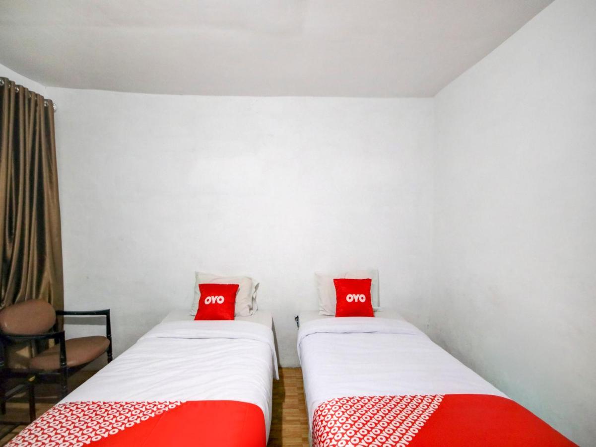Oyo 2322 Dien Karona Hotel Берастаги Екстериор снимка