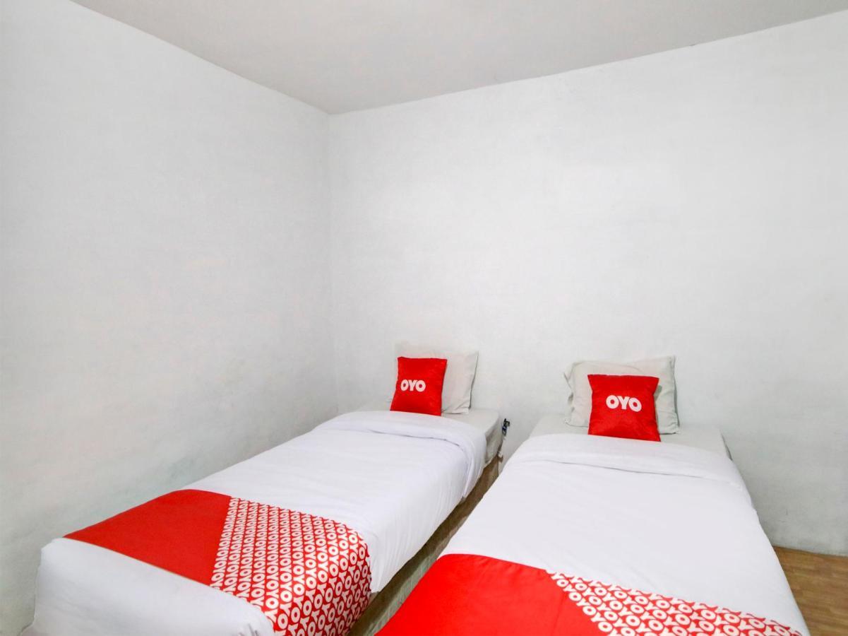 Oyo 2322 Dien Karona Hotel Берастаги Екстериор снимка