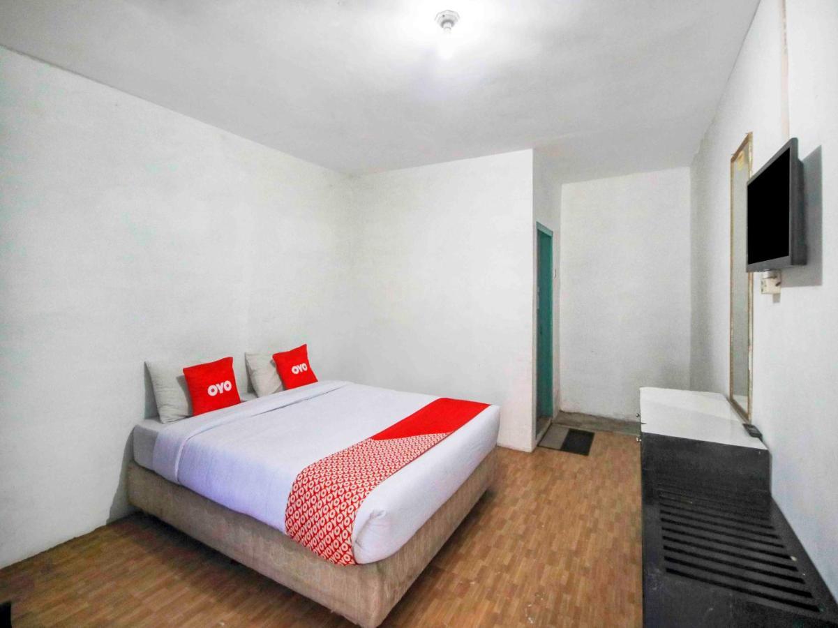 Oyo 2322 Dien Karona Hotel Берастаги Екстериор снимка
